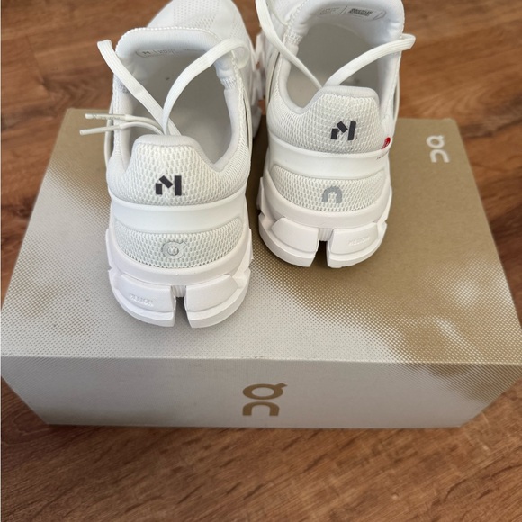 Brand New! On Running Cloudswift 3 AD size 7 - Picture 7 of 8